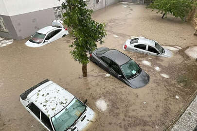 Adıyaman'da sel felaketi; İki kadın okulda mahsur kaldı