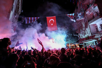 Trabzonspor taraftarları şampiyonluğu kutluyor
