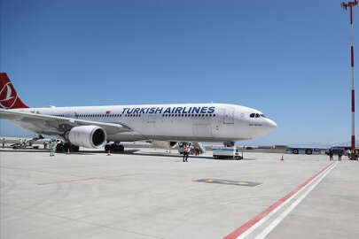 Deniz üzerine dolgu yapılarak inşa edilen havalimanı hizmete açıldı