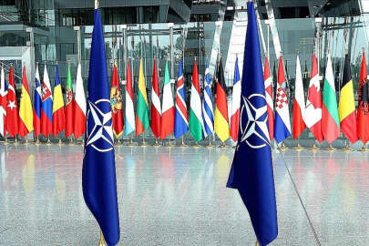 Finlandiya ve İsveç NATO'ya üyelik başvurularını yaptı