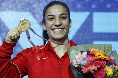 Dünya Kadınlar Boks Şampiyonası'nda Ayşe Çağırır'dan altın madalya