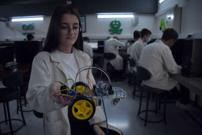 'Çevre dostu' meslek lisesi okullara enerjiden tasarruf ettiriyor