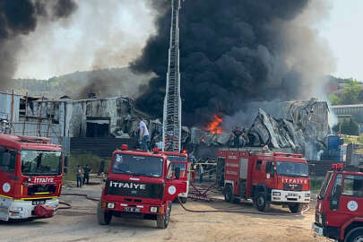 Plastik fabrikasında büyük yangın