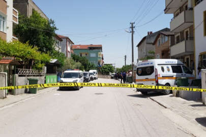 Eşini öldürüp kızını yaraladıktan sonra intihar etti