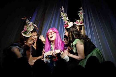 Gönüllü tiyatrocular, vakıf ve dernekler yararına sahnede