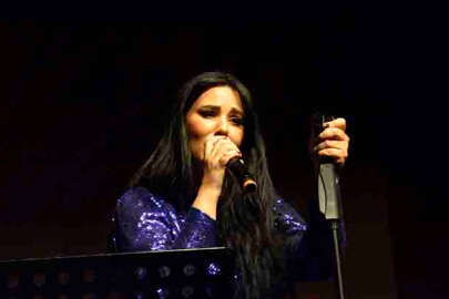 Şarkıcı Tuğçe Tayfur Bursa'da konser verdi