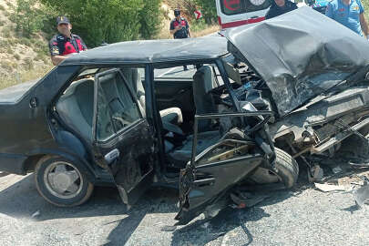 İnegöl'de iki otomobil çarpıştı; 4 yaralı