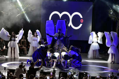 Bursalı şarkıcı Mehmet Çevik konserine tabutta çıktı