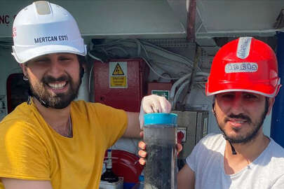 'ODTÜ Bilim Gemisi' Marmara'nın kirlilik tarihini ortaya çıkarmak için demir aldı