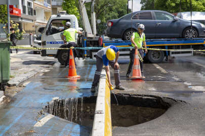 Ankara'da sağanak nedeniyle yol çöktü