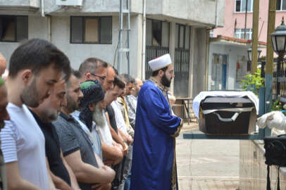 Kene ısırmasından ölen arkeolog Bursa'da toprağa verildi