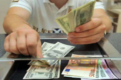 Dolar 17,20 lirayı aşarak 2022'deki zirvesini yeniledi