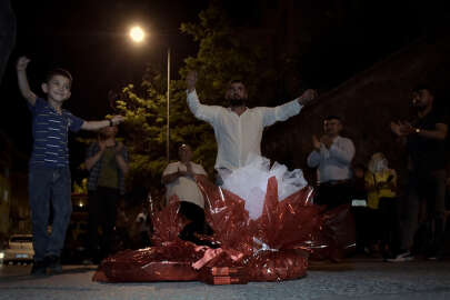 Bursa'da bir düğün geleneği; Kına gecesi 'tavuk alma'