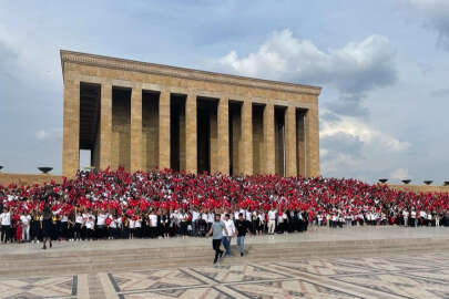 LÖSEV'den 5 bin kişiyle Anıtkabir'e ziyaret