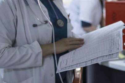 Sağlık çalışanlarının mali haklarını içeren kanun teklifi komisyonda kabul edildi