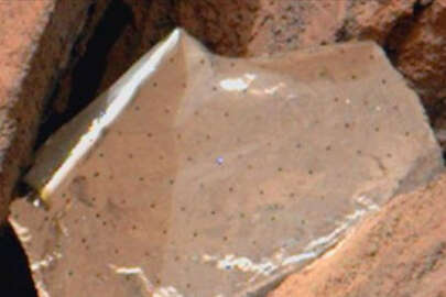 Mars'ta kaydedilen yabancı cisim termal battaniye parçası olabilir