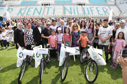 Nilüfer'de 'en çalışkan' öğrencilere bisiklet