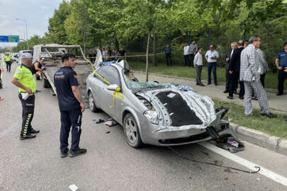 Beton mikseri otomobilin üzerine devrildi; 4 kişi öldü