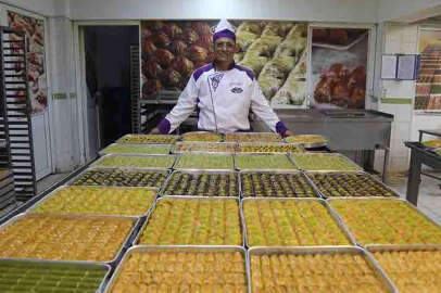 Seyyar börekçilikle başladığı sektörde şimdi 21 ülkeye tatlı gönderiyor