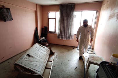 Bursa'da bir evden 4 kamyon çöp çıkarıldı