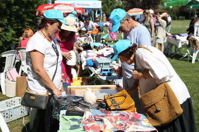 Aşırı tüketime karşı ikinci el eşyaları takas yaptılar