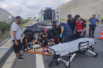 Bursa'da tıra çarpan otomobildeki 4 kişi yaralandı