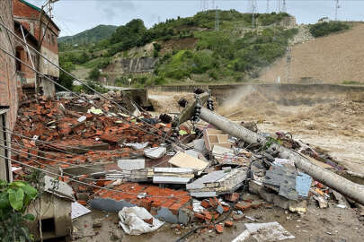 Evlerini yıkan selden 20 dakikayla kurtuldular