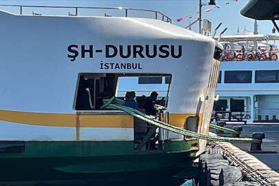 Karaköy'de şehir hatları vapuru iskeleye çarptı; 7 yaralı