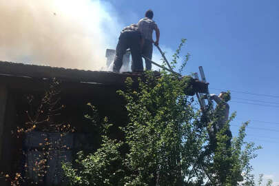 Orhaneli'de çatıda başlayan yangına jet müdahale