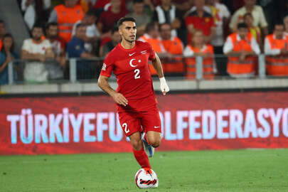 Milli futbolcu Zeki Çelik Roma'ya transfer oldu