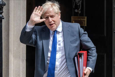 İngiltere Başbakanı Boris Johnson parti başkanlığından istifa etti