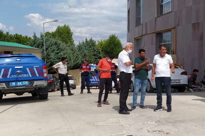 Denizde atına idman yaptıran genç binici boğularak hayatını kaybetti