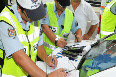 Bursa'da düğün konvoyunda karayolunu kapatan sürücülere ceza