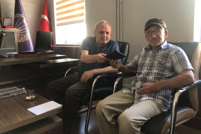 Esnaf iş yerinde bulduğu el çantasını sahibine teslim etti