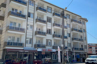 Çöp evde bir yıldır bakımsız bırakılan çocuğu bulan temizlik işçileri yaşadıklarını anlattı