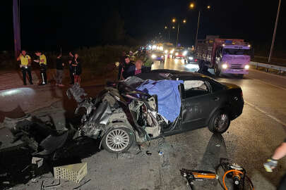 Bursa'da tırla çarpışan otomobildeki baba ve oğlu öldü, 2 kişi yaralandı