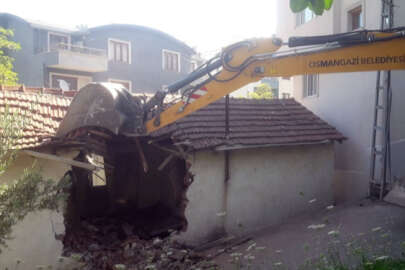 Osmangazi Belediyesi metruk binaları yıkıyor