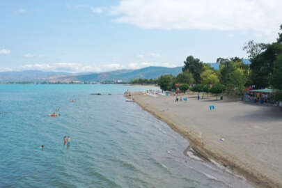 Bursa'ya ilk 'Mavi Bayrak' İznik İnciraltı Halk Plajı'na verildi