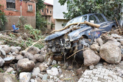 Orhangazi'de selden zarar gören mahallede hasar tespit çalışmaları sürüyor