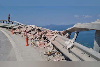 İznik'te uçuruma devrilen kamyonun şoförü güçlükle çıkarıldı