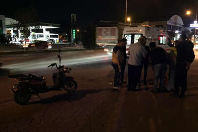 Otomobille çarpışan motosikletteki 2'si çocuk 4 kişi yaralandı