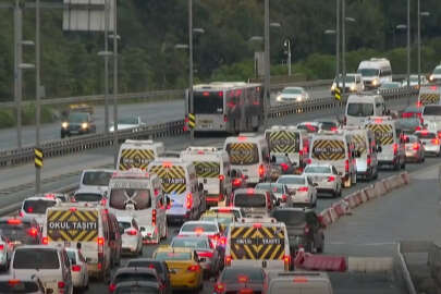 Okullar açıldı, şehirlerde trafik adeta durdu