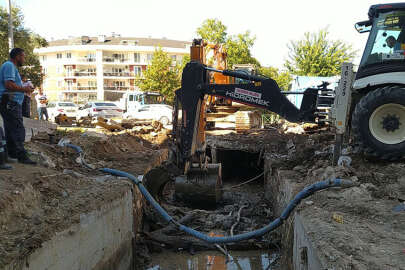 Mudanya'da selin doldurduğu dere yatakları temizleniyor