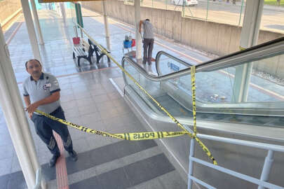 Metroda 'yan bakma' kavgası; Bir kişi ağır yaralandı