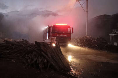 Bursa'da odun kömür deposunda yangın