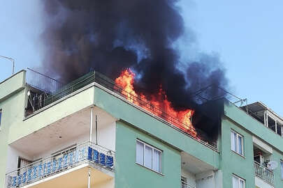 Bursa'da apartmanın çatı katında çıkan yangın söndürüldü