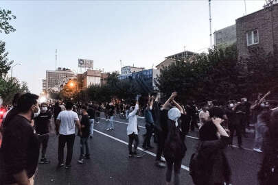 İran devlet televizyonu gösterilerde ölenlerin sayısının 35'e ulaştığını açıkladı