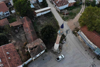 İnegöl'deki camisiz minare ilgi odağı oldu