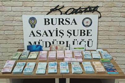 Camı açık unutulan araçtan içi para dolu çantayı çalan şüpheli yakalandı