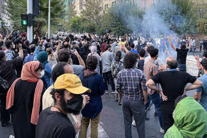 9 soruda İran'daki Mahsa Amini gösterileri